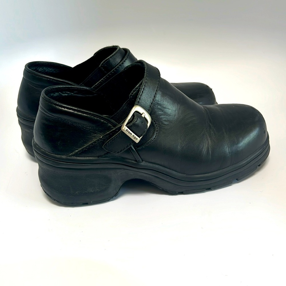IRON AGE WOMENS SIZE 6W BLACK SHOES - iron steel toe covering in the front!
